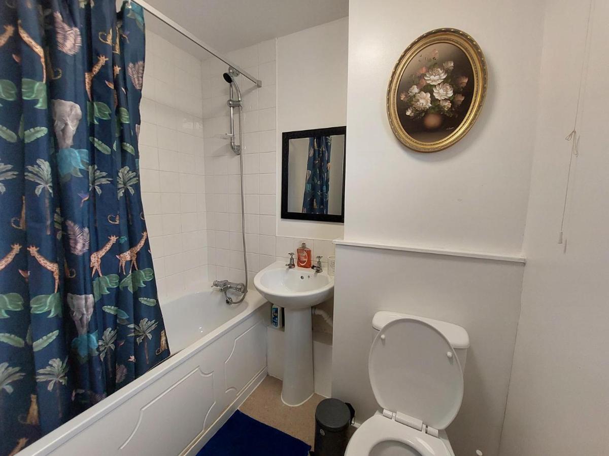 Lovely 2-Bed House In The Heart Of Woodhouse Leeds Leeds  Exterior foto