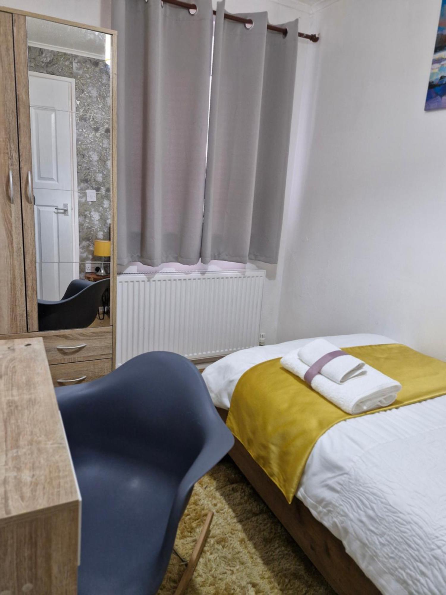 Lovely 2-Bed House In The Heart Of Woodhouse Leeds Leeds  Exterior foto